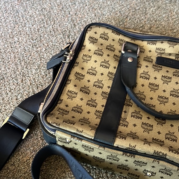 COPY - COPY - MCM MESSENGER BAG AUTHENTIC - Picture 3 of 9